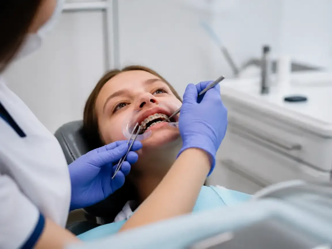 The treatment stage itself: the doctor's gloved hands working in the oral cavity — an illustration for the "System fixation" section