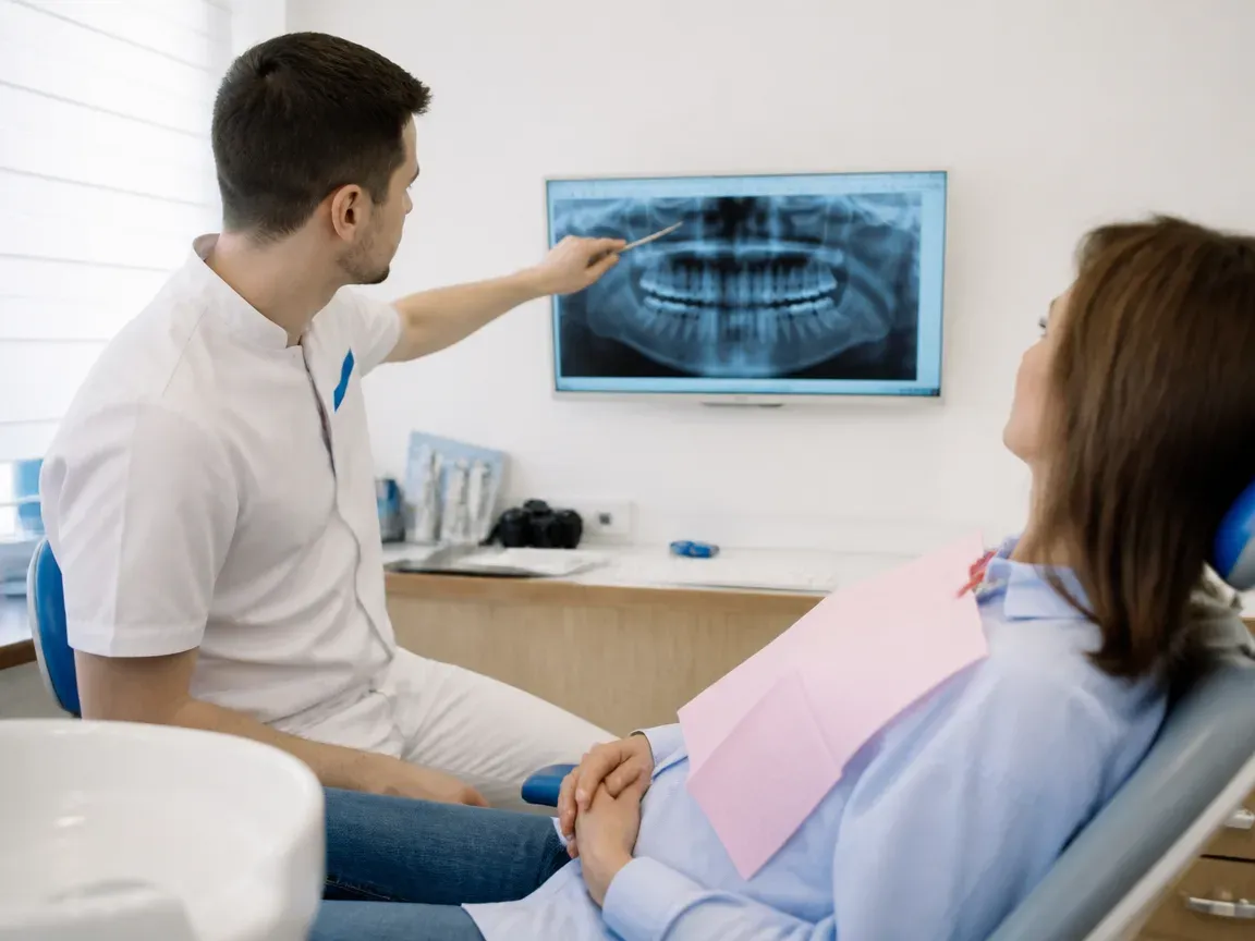 Consultation: doctor and patient at a screen with an X-ray — illustration for the "Consultation and Diagnostics" section
